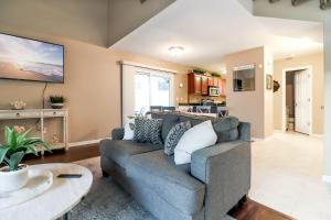 a living room with a couch and a table at Shello Chalet, a quiet home close to the beach in Myrtle Beach