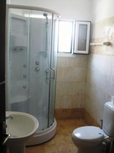 Koupelna v ubytování Lerna Rooms