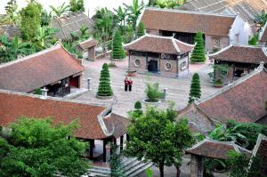A bird's-eye view of Vietnamese Ancient Village- Lang Viet Co Hotel