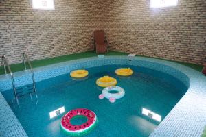 a large swimming pool with chairs and a table at Al Fay Farmhouse in Sinādil