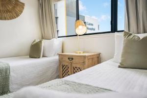 Postel nebo postele na pokoji v ubytování 'Coral Sea Dreaming' Family Friendly Apartment + 26 fotografií