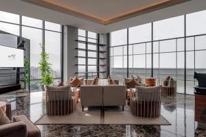 Posezení v ubytování Whiz Luxe Hotel Spazio Surabaya