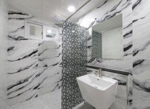 WJ Hotel Pool House的一间浴室