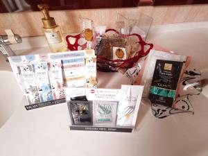 Set per la preparazione di tè e caffè presso ホテル カーシュ Cache 男塾ホテルグループ