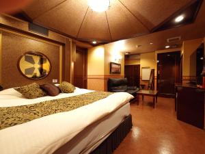 Letto o letti in una camera di ホテル カーシュ Cache 男塾ホテルグループ
