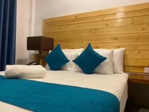 Ένα ή περισσότερα κρεβάτια σε δωμάτιο στο Trinco Beach Resort