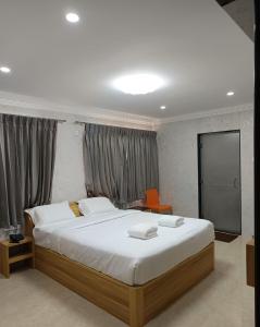 Säng eller sängar i ett rum på Arasan Residency