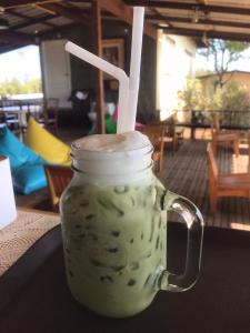 Nápoje v ubytování Parinya Hill Homestay & Cafe Koh Larn