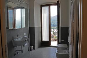 Koupelna v ubytování La Ripa Boutique Hotel