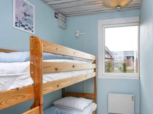 Tempat tidur susun dalam kamar di Holiday home Juelsminde VI
