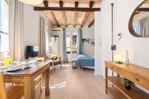 a living room with a table and a dining room at Lodging Apartments Barceloneta Beach Studio 32 in Barcelona