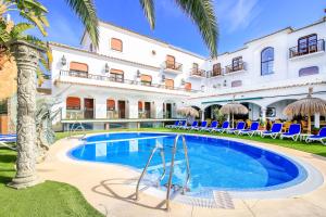 Bazén v ubytování Hotel Pozo del Duque nebo v jeho okolí