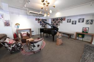 Area tempat duduk di Mini Central