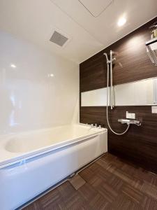 a large bathroom with a tub and a shower at Luxes - 2Br Apt for 10ppl Very Good Location in Hijiyamachō