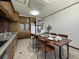 a kitchen with a wooden table and chairs in it at Luxes - 2Br Apt for 10ppl Very Good Location in Hijiyamachō