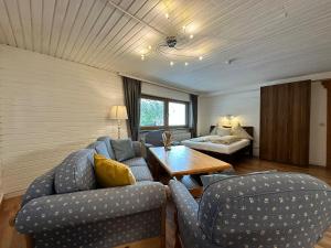 a living room with two couches and a table at Appartement Tegelberg in Steingaden