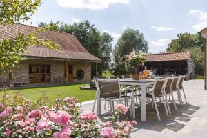 Zahrada ubytování Huswell - Authentic Serene Vacation Hideaway with Pond