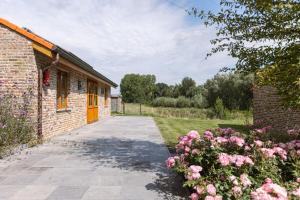 Zahrada ubytování Huswell - Authentic Serene Vacation Hideaway with Pond