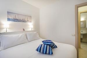 Ένα ή περισσότερα κρεβάτια σε δωμάτιο στο Comfy Apartment Near the Harbor by Wonderful Italy