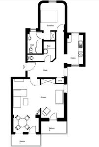 een zwart-witte plattegrond van een huis bij Meerblick-Ferienwohnung - Villa Bertha s Heim in Sassnitz