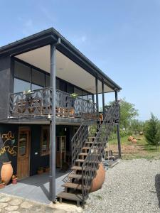 Odamarani في كوتايسي: منزل أمامه درج حلزوني