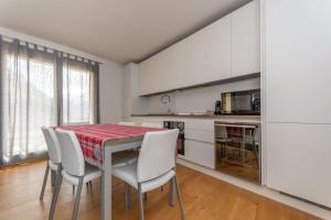 a kitchen with a table and chairs in a room at La Casa di Sofia in Alleghe