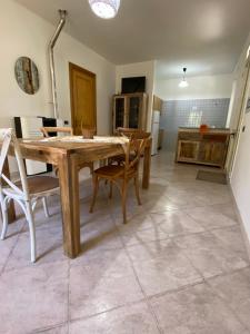 A kitchen or kitchenette at Villa Laurus