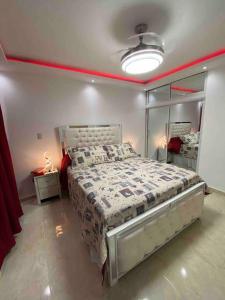 Ένα ή περισσότερα κρεβάτια σε δωμάτιο στο Nice and Breezy Apartment