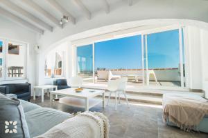 Posezení v ubytování Villa Vista Mar by Abahana Villas