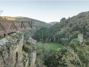a wooden bridge on top of a rocky mountain at Casa Alba in Chan de Vilar