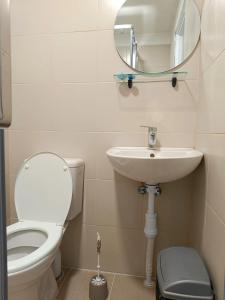 A bathroom at Sofijas Rooms