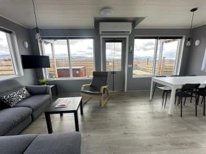 Ein Sitzbereich in der Unterkunft Cabin in Faukás, west part of Iceland - Birta Rentals