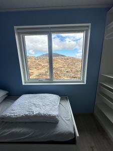 Ein Bett oder Betten in einem Zimmer der Unterkunft Cabin in Faukás, west part of Iceland - Birta Rentals