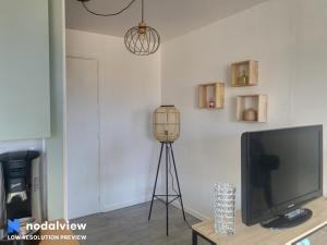 TV a/nebo společenská místnost v ubytování Men Er Mor
