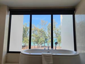 Fotografie z fotogalerie ubytování Solis Beach Hotel Rajamangala v destinaci Songkhla