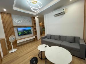 a living room with a couch and a table at Căn Hộ Chung cư Hưng Phú in Can Tho