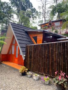 Photo de la galerie de l'établissement Penginapan segitiga pangalengan, à Riunggunung