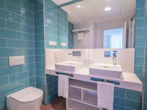 a bathroom with two sinks and a toilet at Hotel Benalmadena Beach in Benalmádena