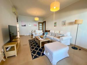 TV a/nebo společenská místnost v ubytování Apartamentos Turísticos Spiritmar