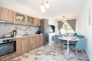 Kuchyň nebo kuchyňský kout v ubytování Punta Mare Villa 1