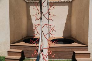 a fire pit in a building with red branches at Artishow in L'Isle-sur-la-Sorgue