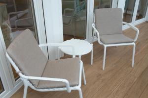 A seating area at Edificio Peñiscola