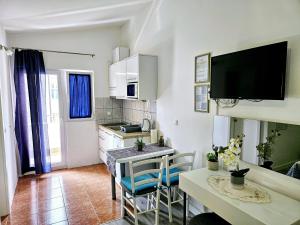 Kuchyň nebo kuchyňský kout v ubytování Guest House Antonia + 37 fotografií