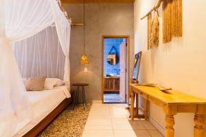 a bedroom with a bed and a desk in a room at Villa Malie in Santo Amaro +39 photos