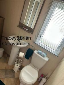 Phòng tắm tại Tracey and Brian's Caravan