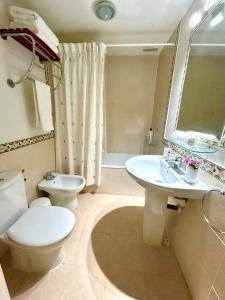 GATU PREMIUM Villa Sal Marina "preferente para mayores de 25 años y familias "にあるバスルーム +12枚の写真