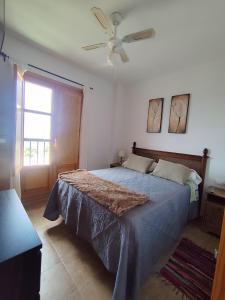 Een bed of bedden in een kamer bij El mirador del beregenal