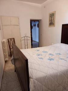 Giường trong phòng chung tại La Chimera