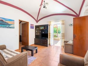 אזור ישיבה ב-Holiday Home Quinta do Cerro - EOI130 by Interhome
