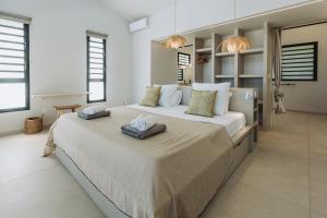 Ένα ή περισσότερα κρεβάτια σε δωμάτιο στο Charles - 6 pers - villa neuve avec piscine et accès plage